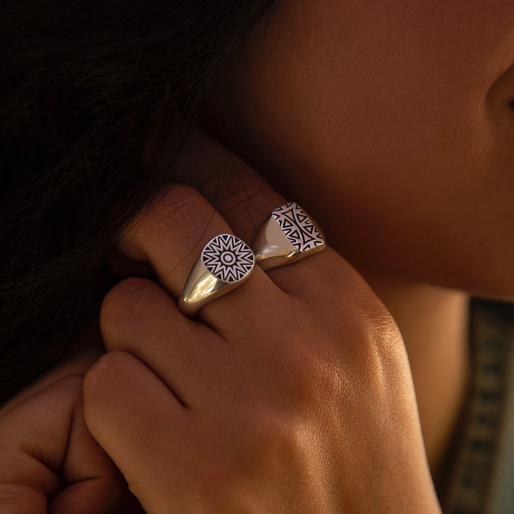 Heissa Signet Ring